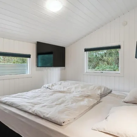 2 Bedroom Gorgeous In V *